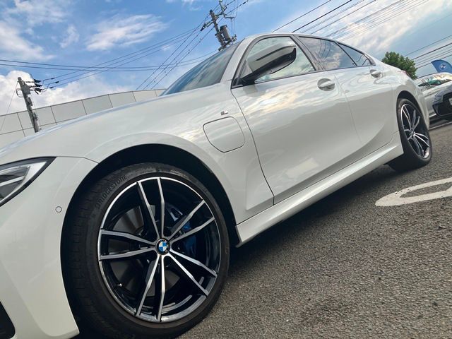 G20 330e Saloon RHD