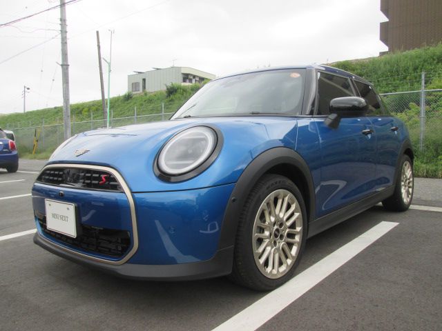 THE NEW MINI COOPER (5 DOOR) S