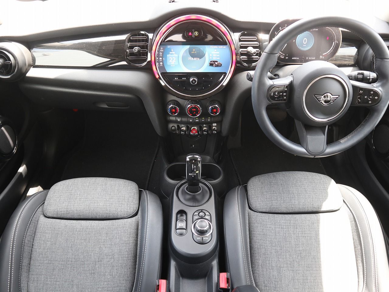 MINI Cooper F56 RHD