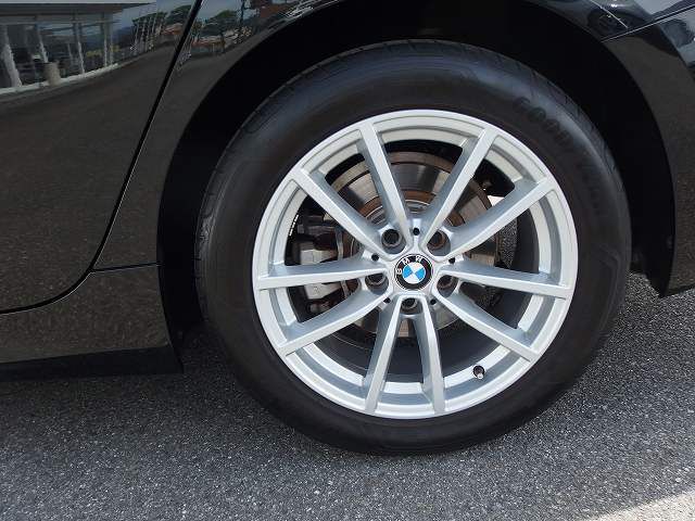 320i Sedan RHD