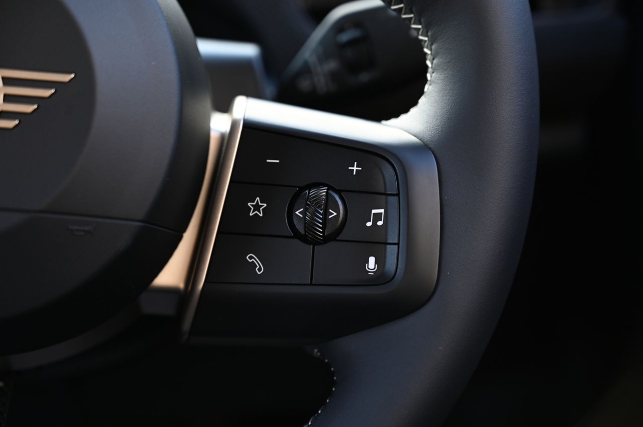 J01 MINI Cooper E