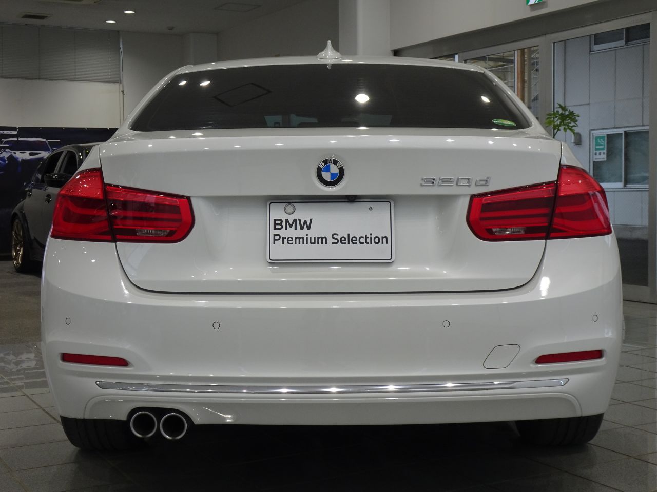 320D SEDAN RHD