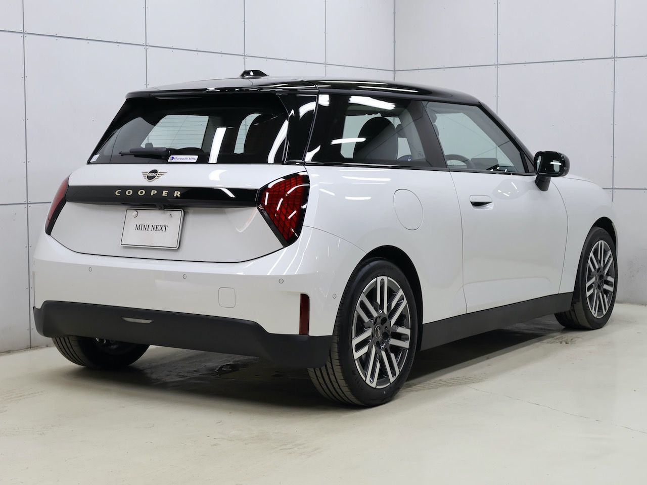 J01 MINI Cooper E