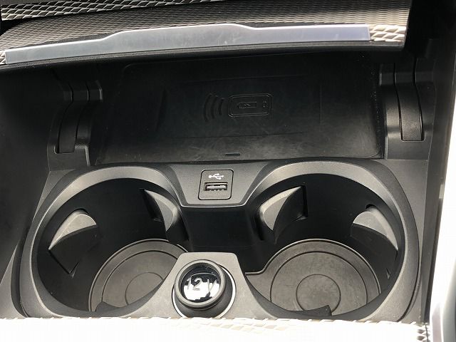320i Sedan RHD