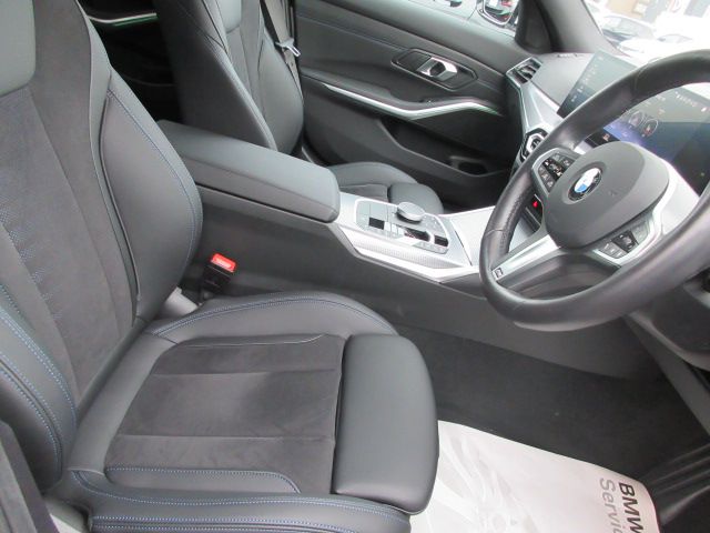 320d xDrive Berline RHD