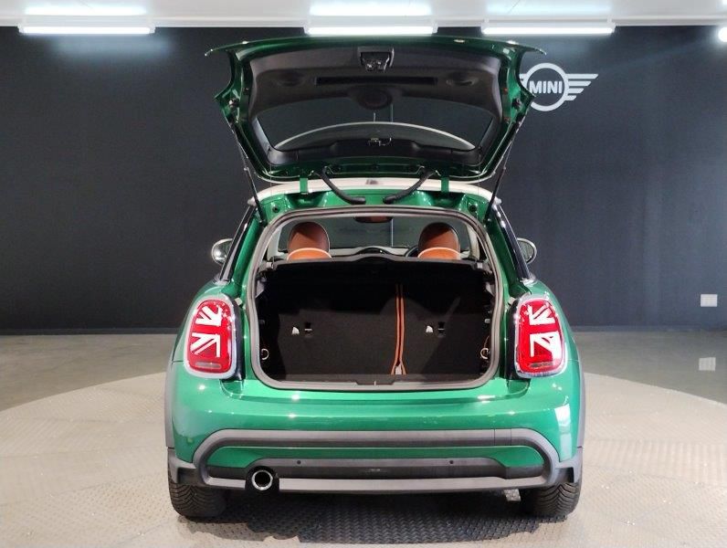 MINI Cooper F56 RHD