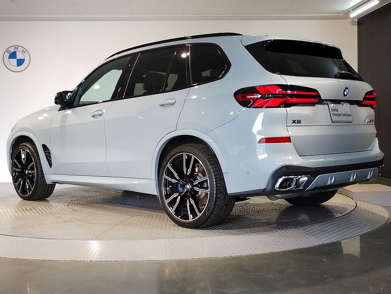 X5 M60i xDrive RHD