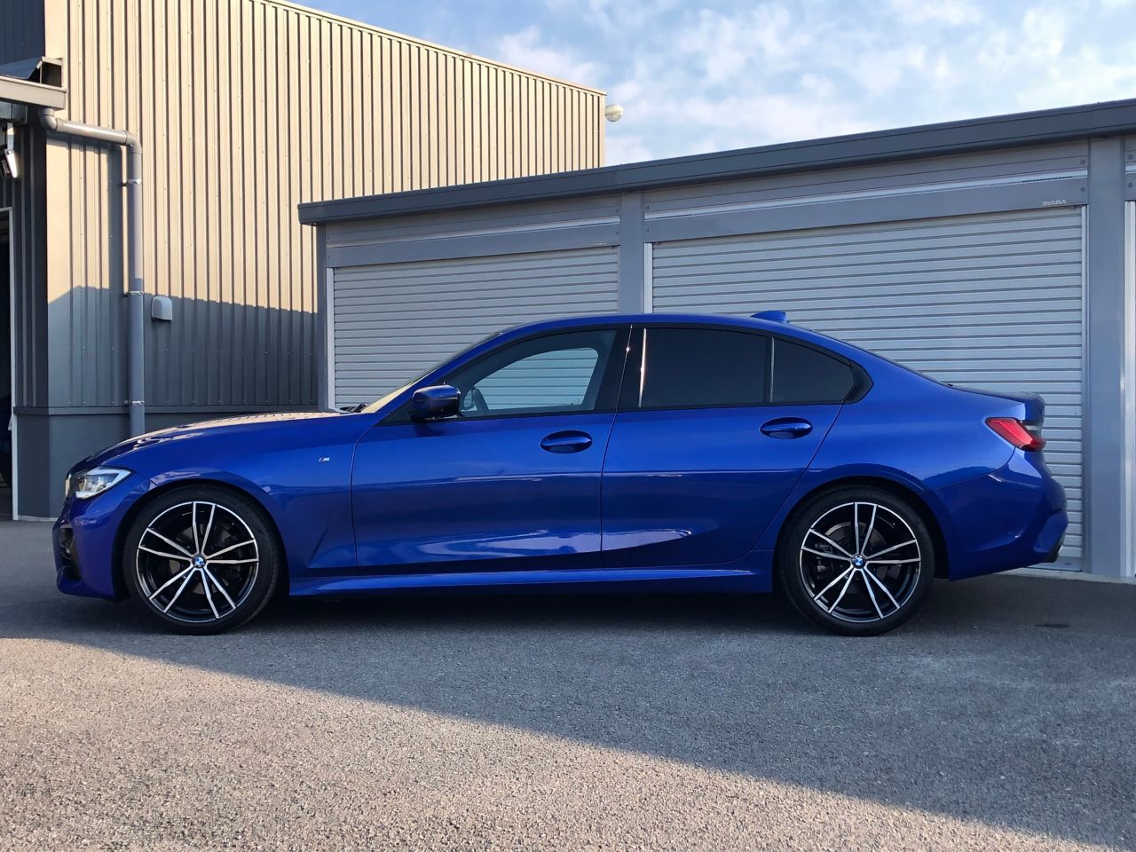 320i Sedan RHD