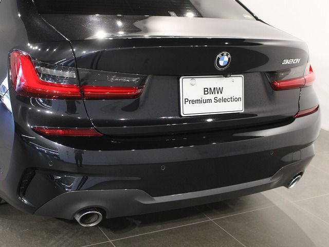 320i Sedan RHD