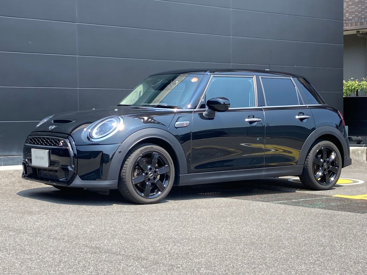 MINI COOPER S 5 DOOR.