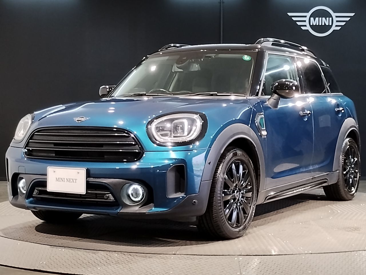 THE NEW MINI CROSSOVER BOARDWALK EDITION.