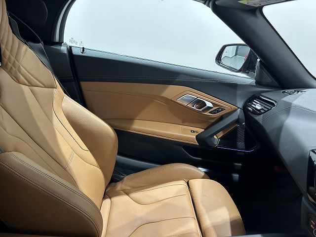 G29 z4 sDrive20i RHD