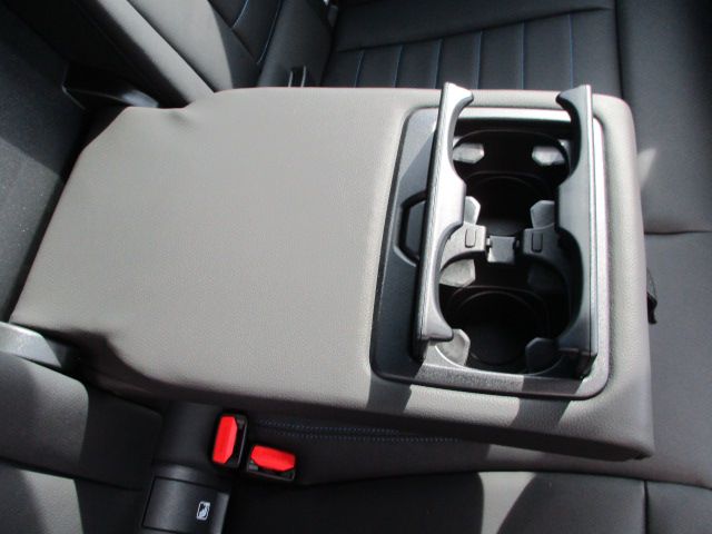 320i Sedan RHD