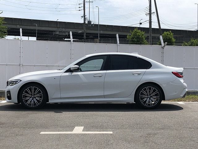 320i Sedan RHD