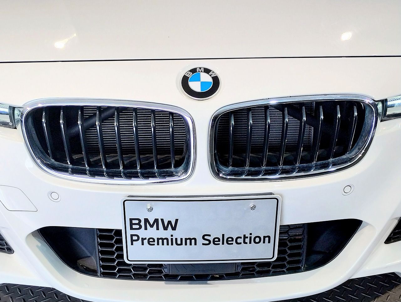 320I SEDAN RHD