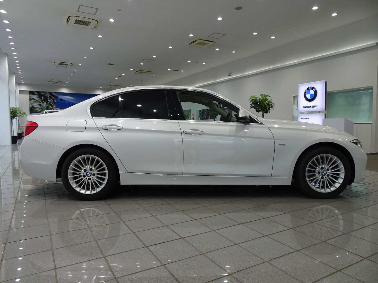 320D SEDAN RHD