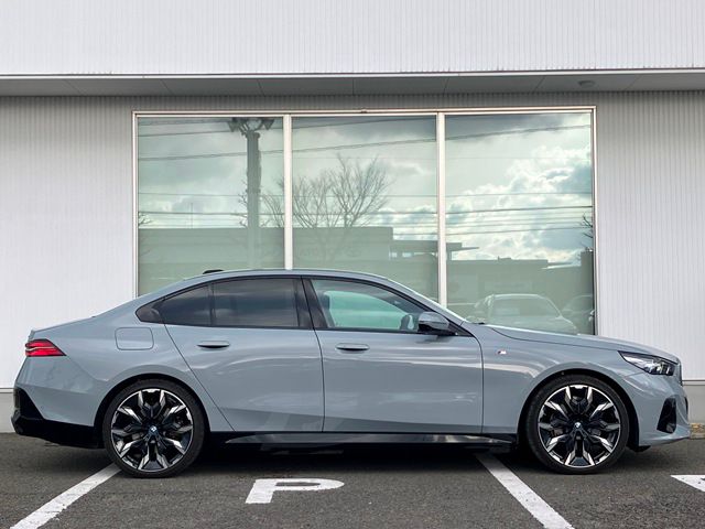 BMW i5 eDrive40 Sedan RHD