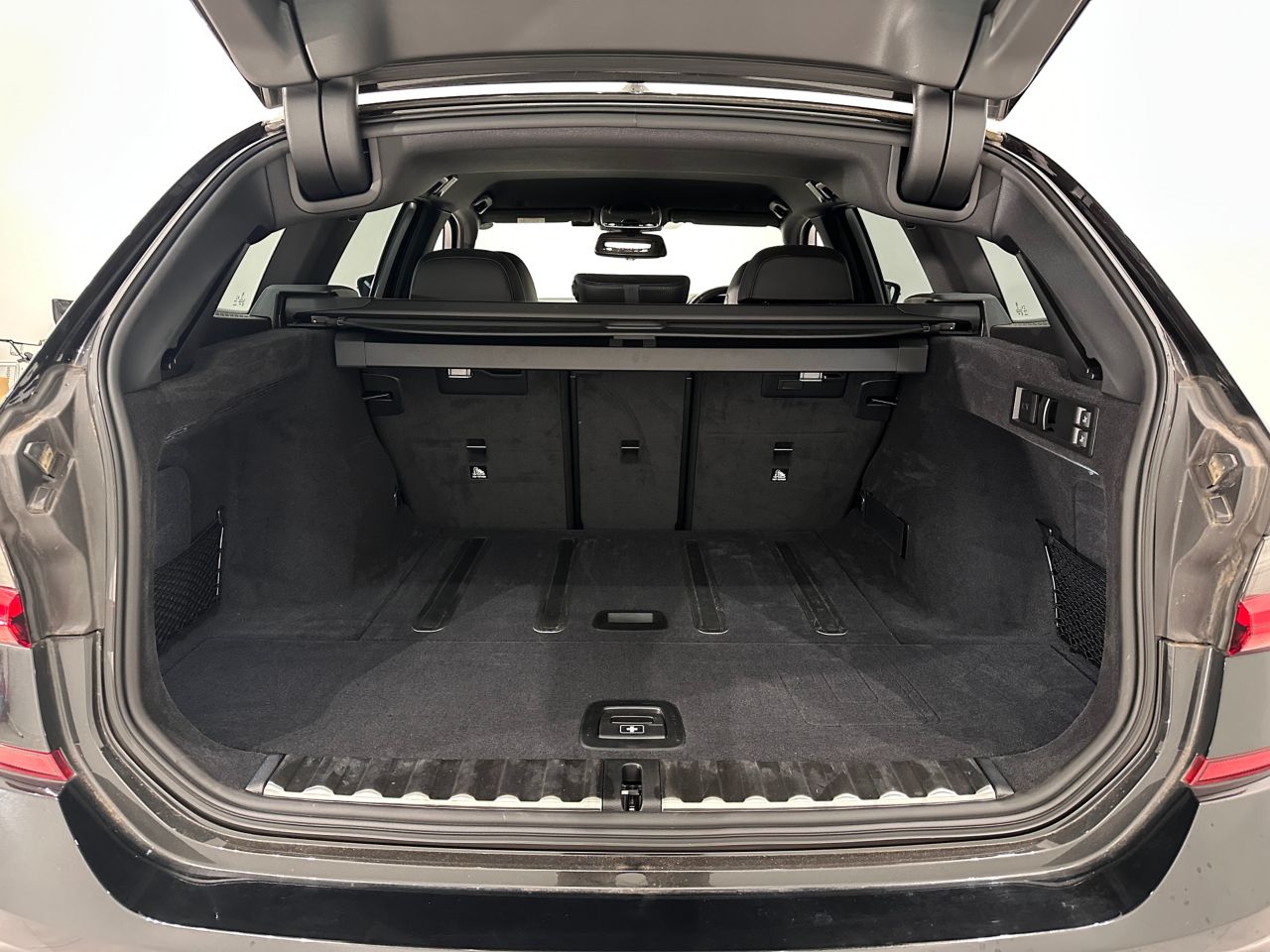 G21 330i Touring RHD