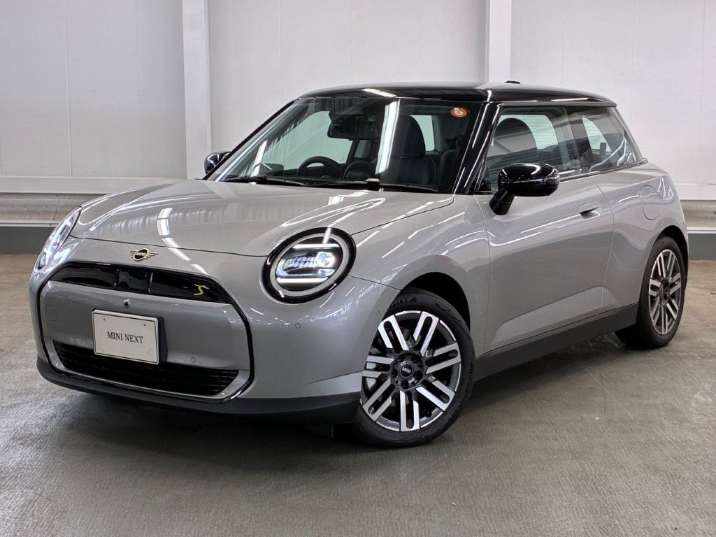 THE NEW ALL-ELECTRIC MINI COOPER SE