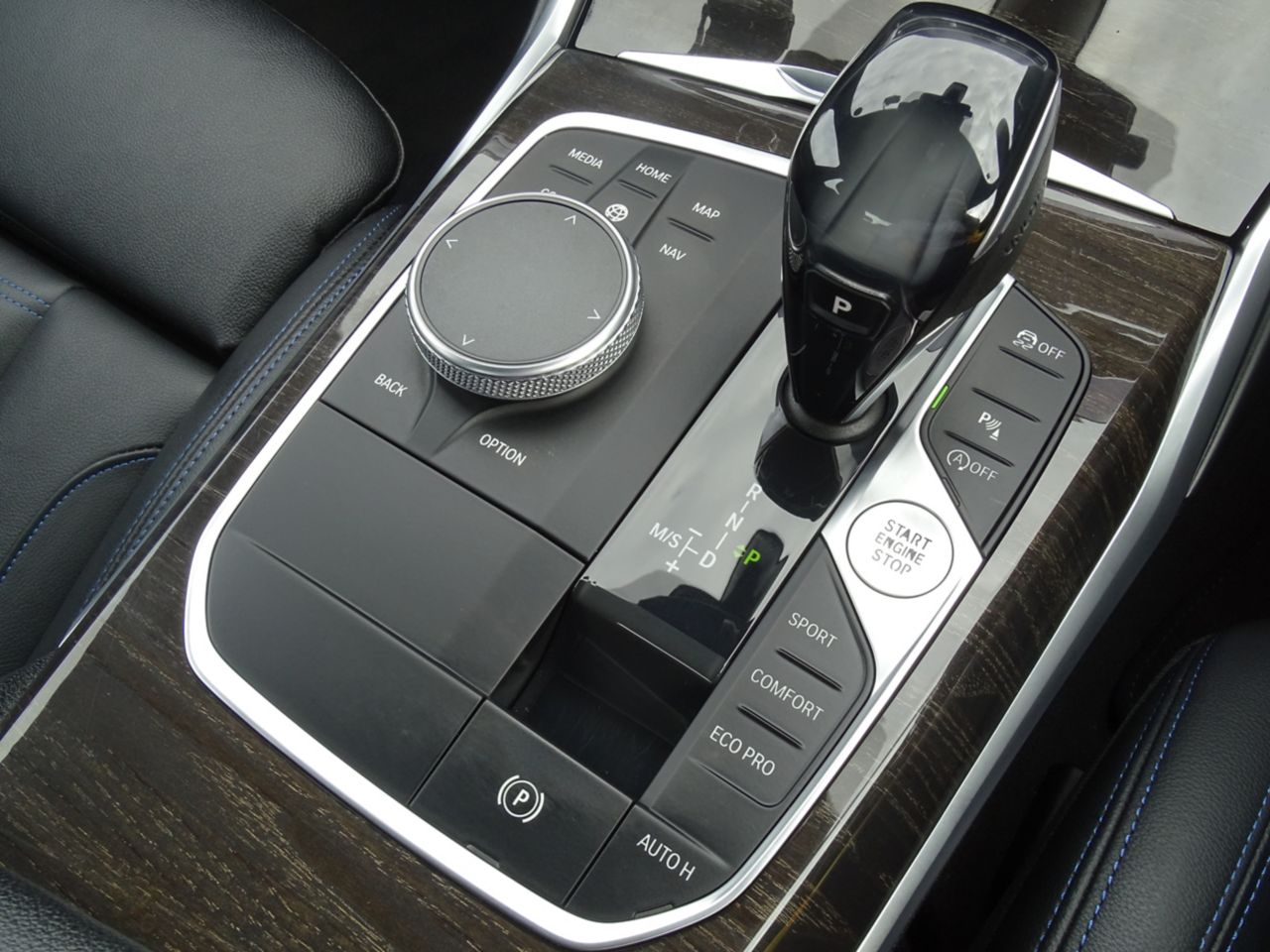 G20 320d xDrive RHD Saloon