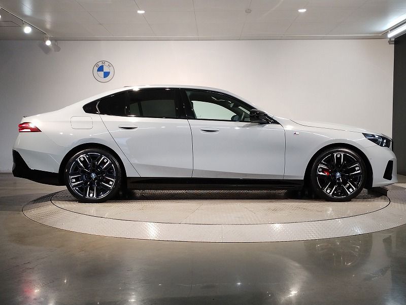 BMW i5 M60 xDrive Sedan RHD