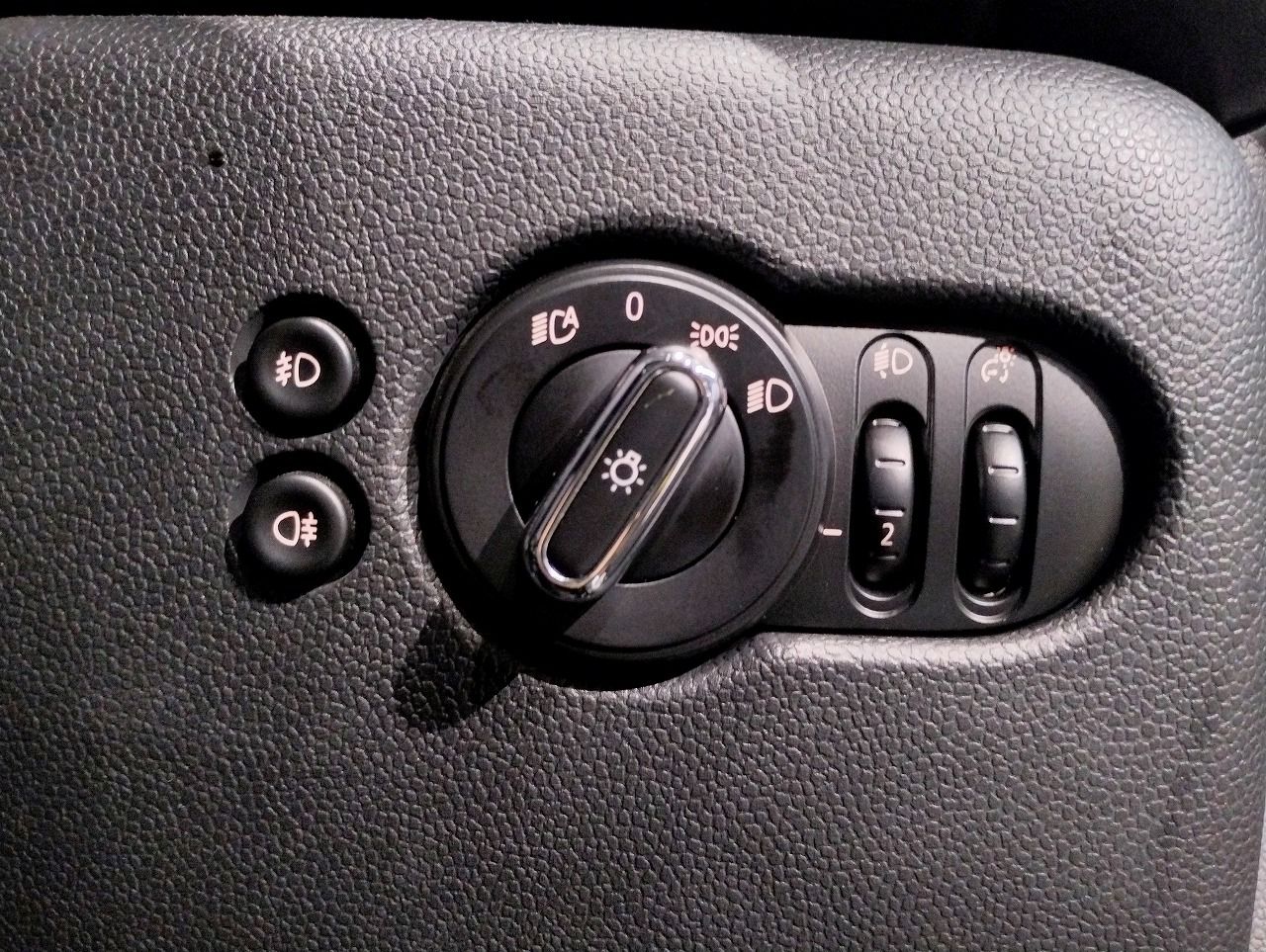 F55 COOPER D (AT)