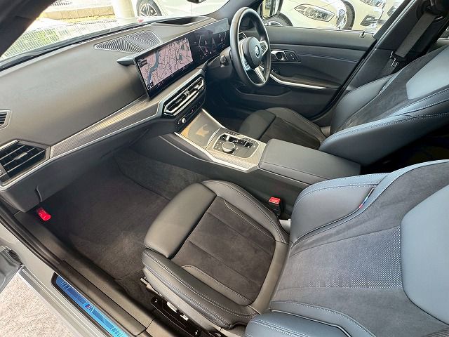 320d xDrive Berline RHD