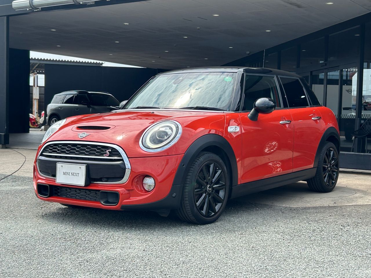 THE NEW MINI COOPER S 5 DOOR.