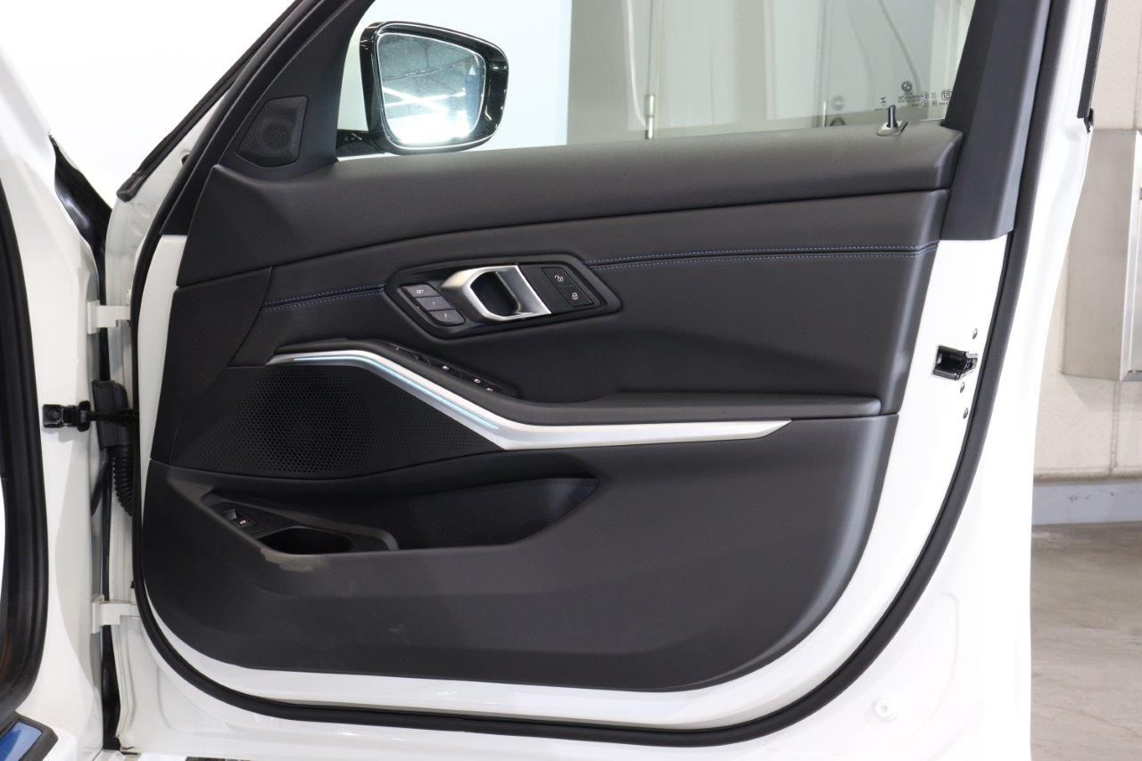 320d xDrive Berline RHD