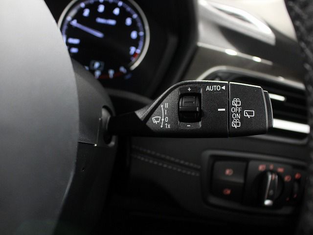X1 sDrive18i RHD