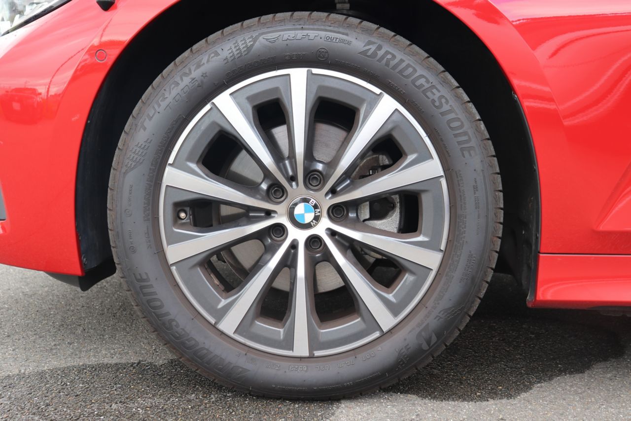 G20 320d xDrive RHD Saloon