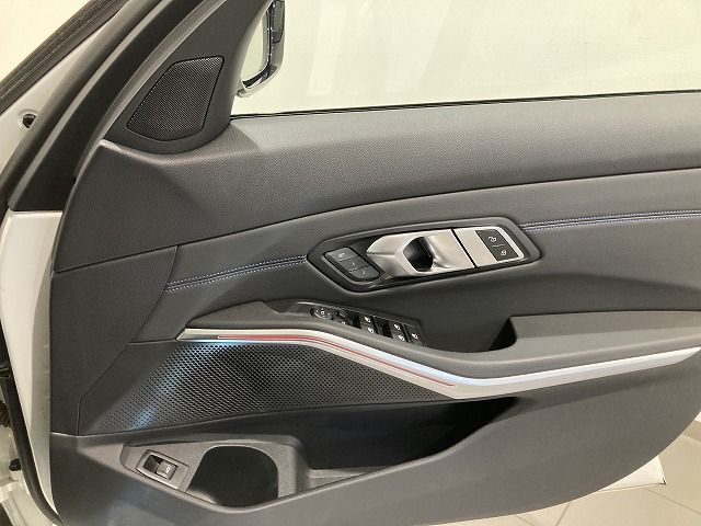 G20 320d xDrive RHD Saloon