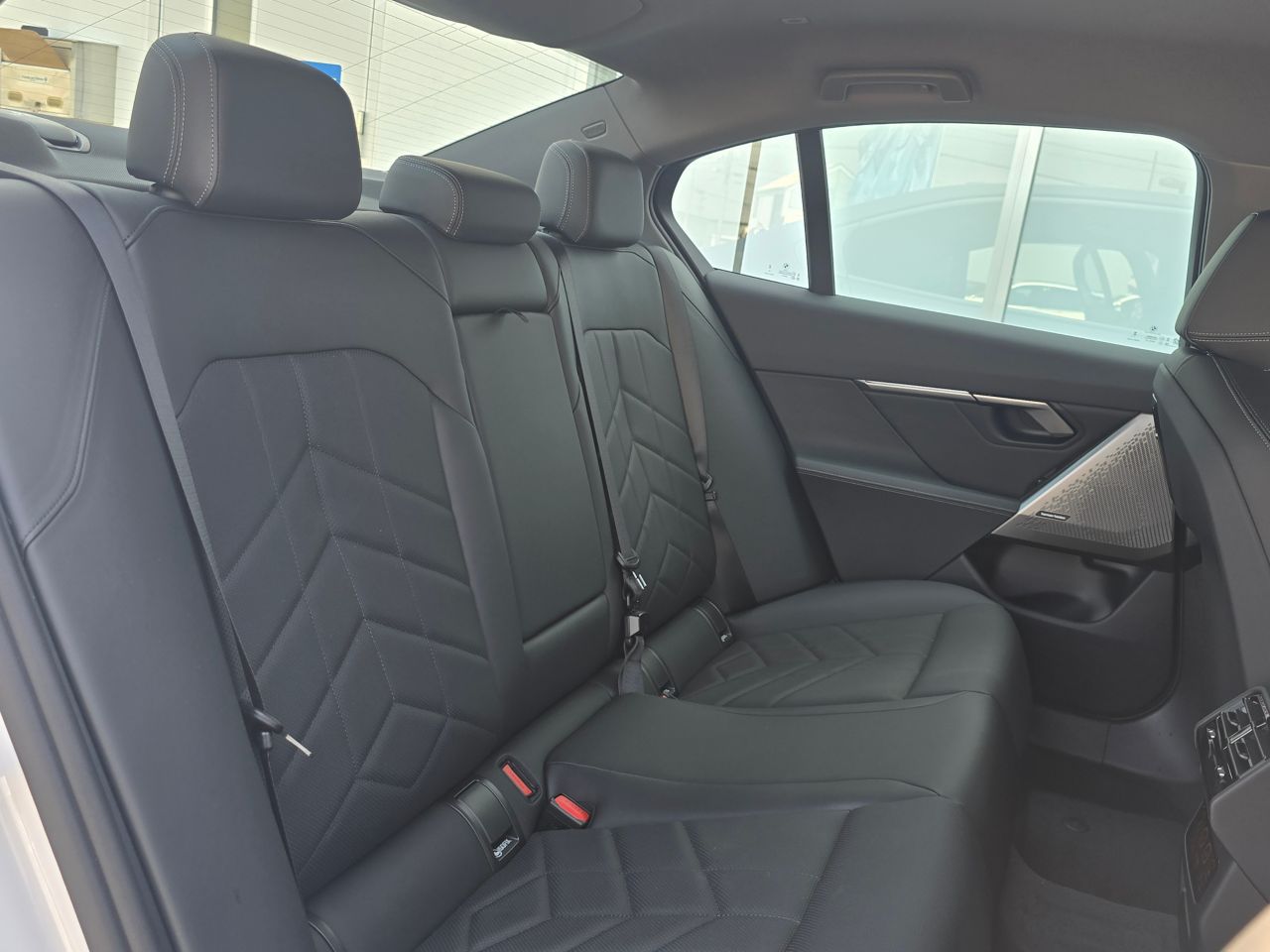 BMW i5 eDrive40 Sedan RHD