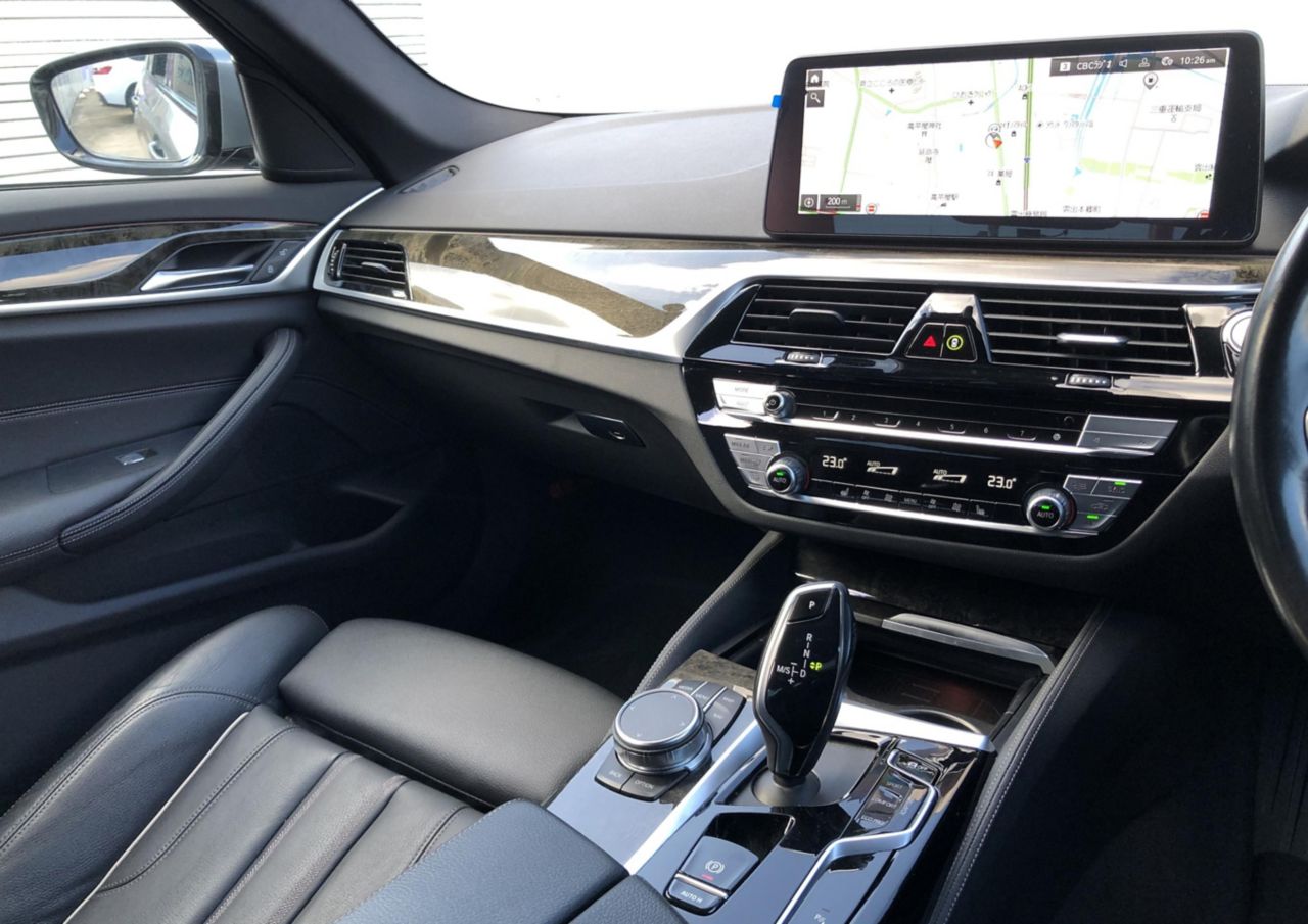 520d xDrive Sedan RHD