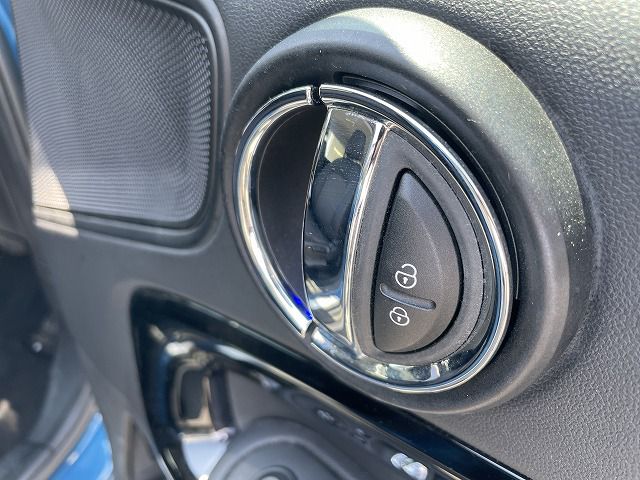 MINI CROSSOVER COOPER D