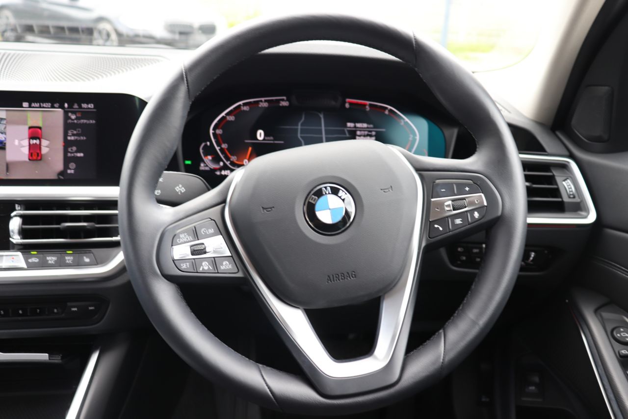G20 320d xDrive RHD Saloon