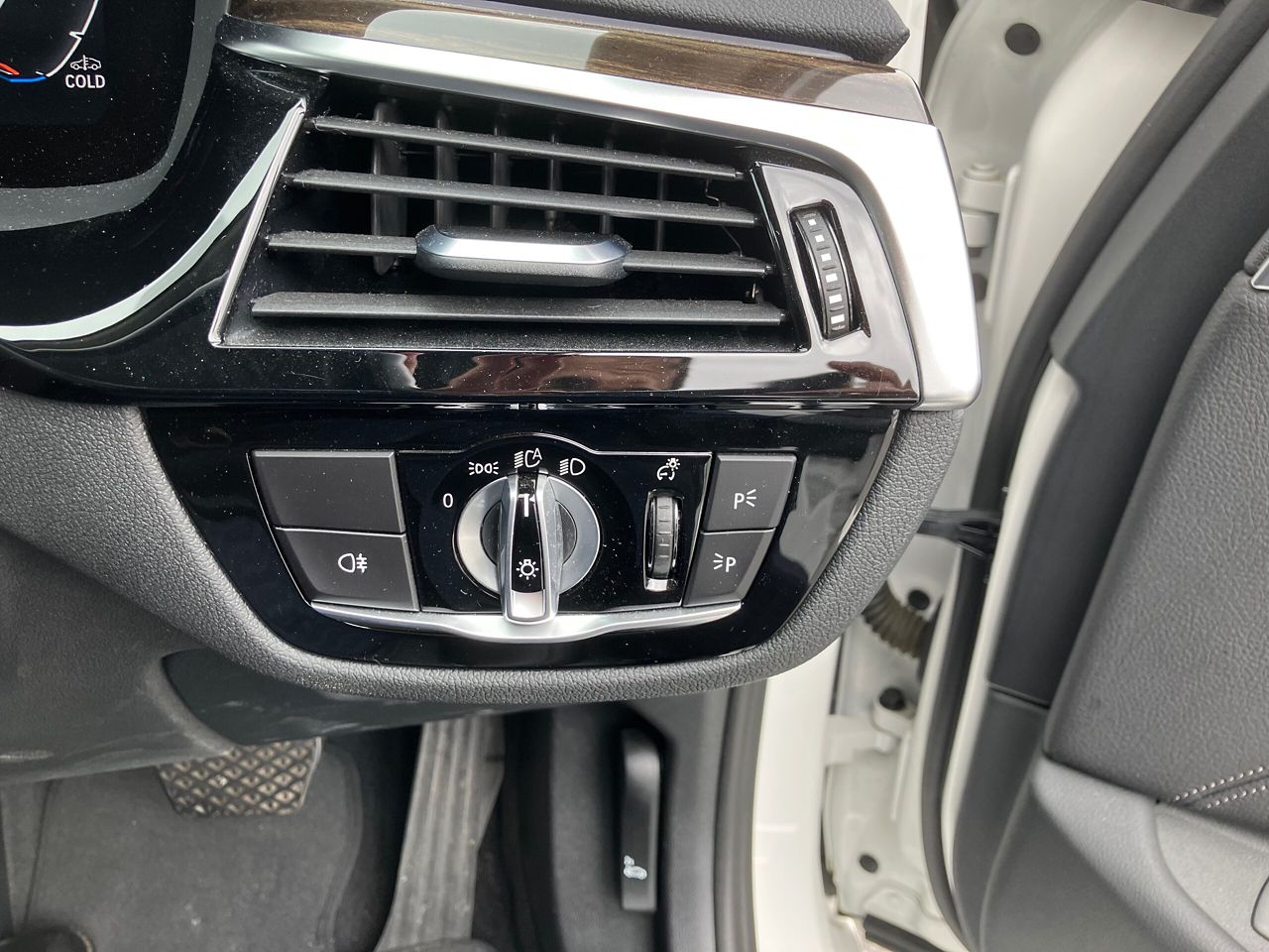 520d xDrive Sedan RHD