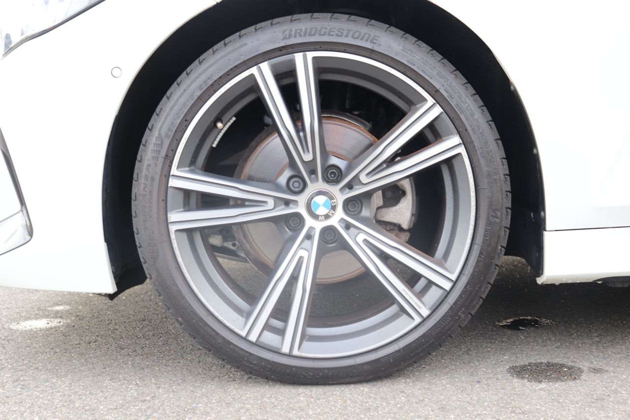 320d xDrive Berline RHD