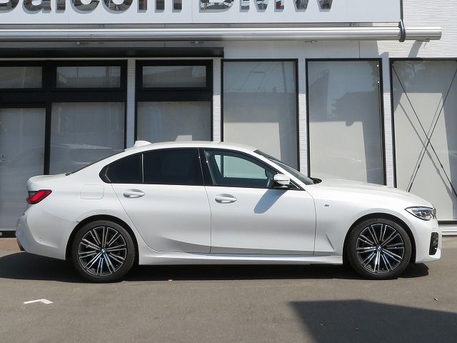 G20 320d xDrive RHD Saloon