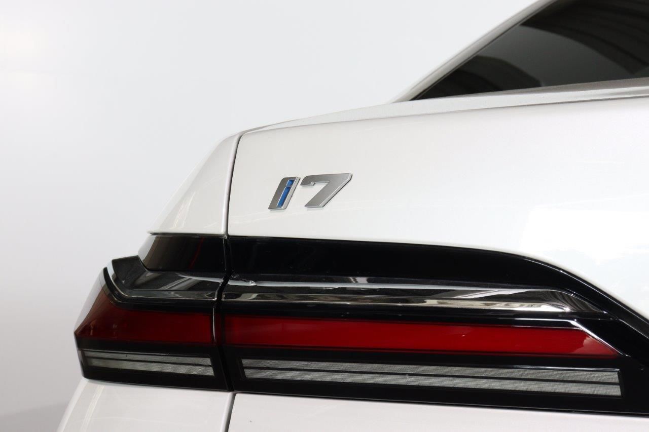 i7 xDrive60 Sedan RHD
