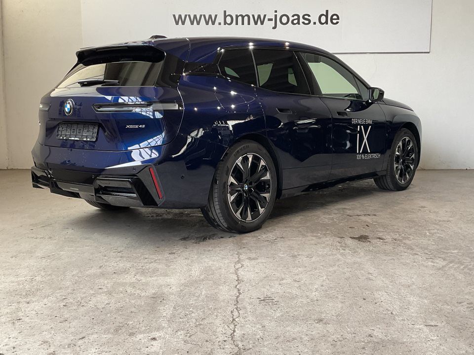 BMW iX