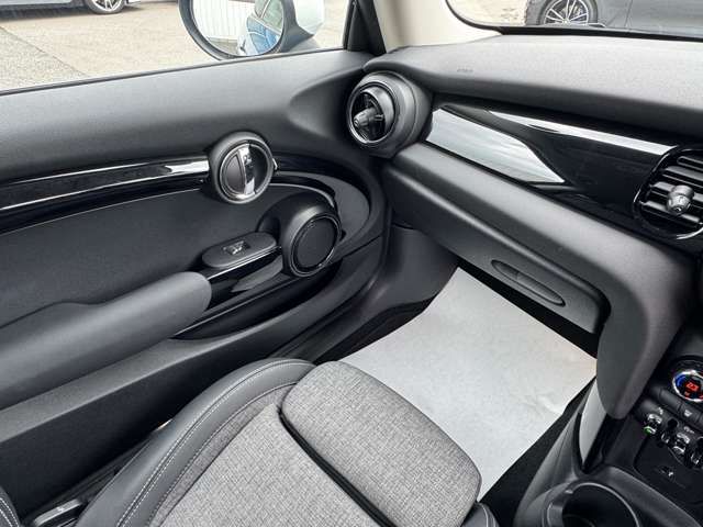 MINI Cooper F56 RHD