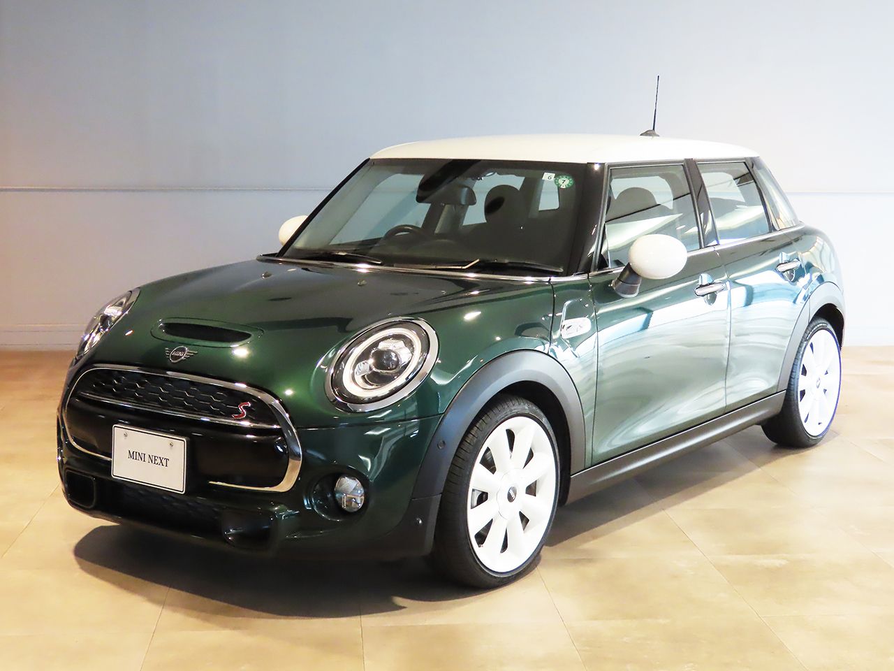 THE NEW MINI COOPER S 5 DOOR.