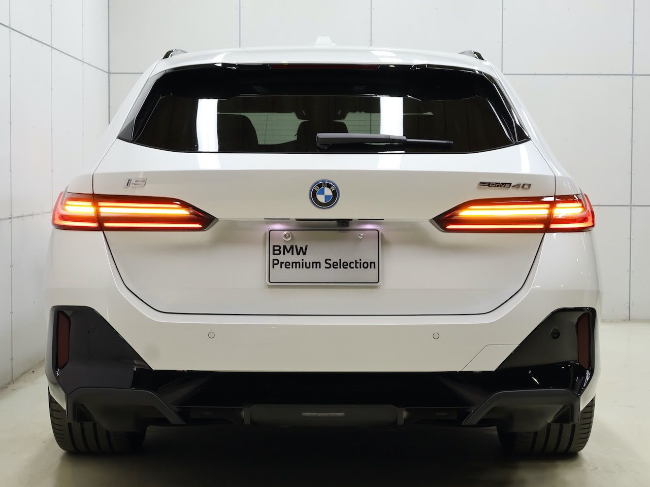 BMW i5 eDrive40 M Sport RHD