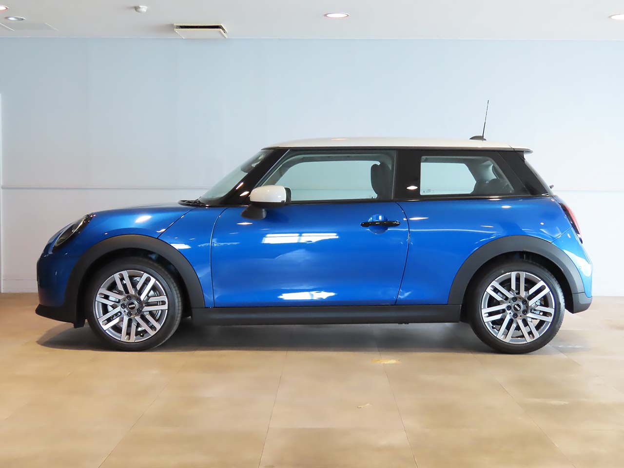 F66 MINI Cooper C 3Dr