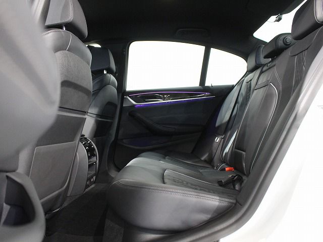 530e Sedan RHD