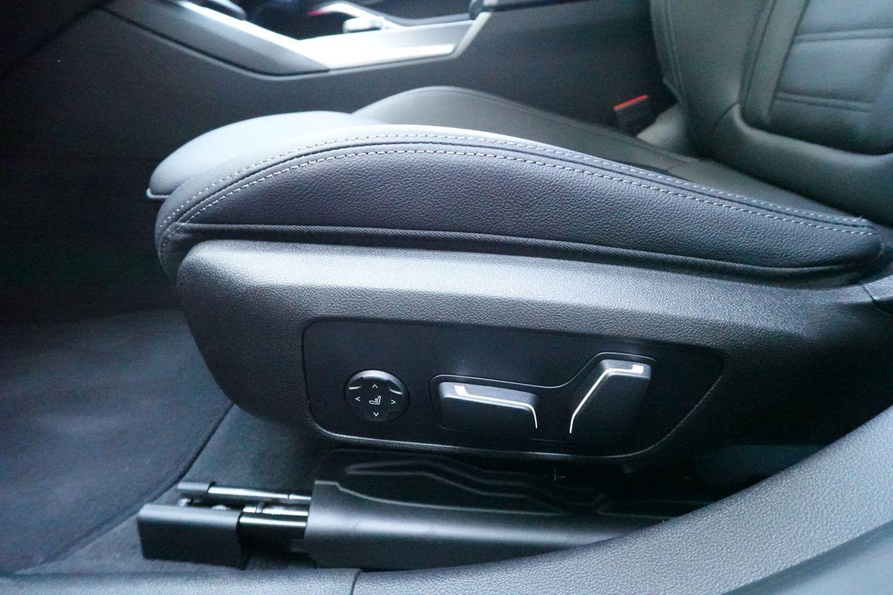 320d xDrive Berline RHD