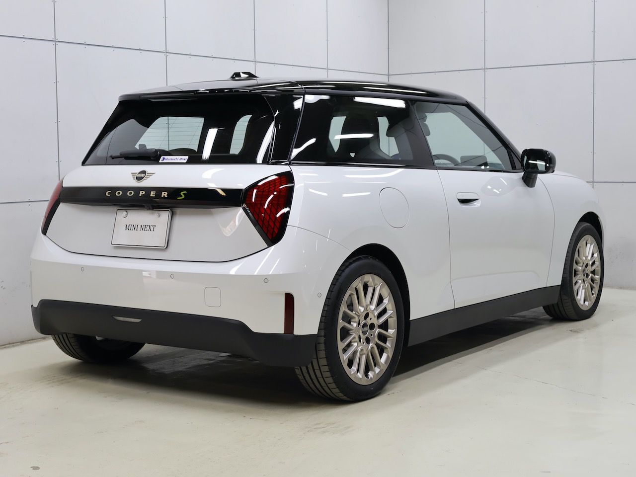 J01 MINI Cooper SE
