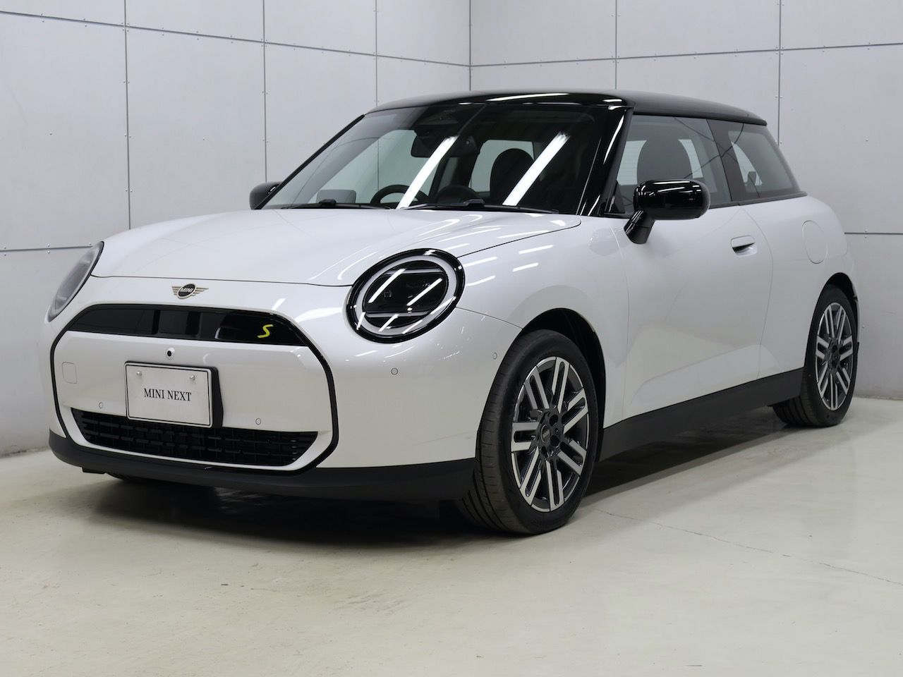 THE NEW ALL-ELECTRIC MINI COOPER SE