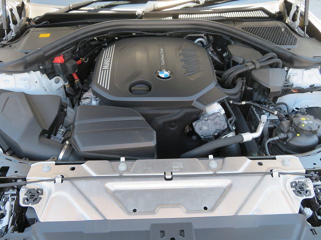 320d xDrive Berline RHD